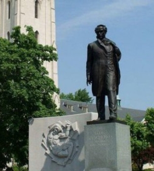 Первый памятник Шевченко в США имел высоту 7 метров | Новости на Gazeta.ua